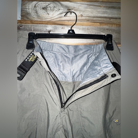 Womens pants mountain hardwear- size 8- - Picture 3 of 5
